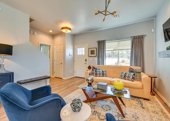 Modern Vacation W/ 2 Living Areas