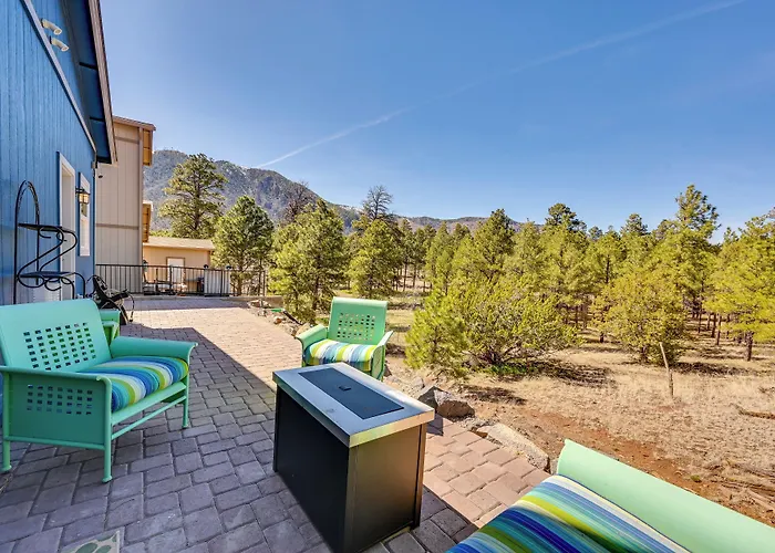 Dom wakacyjny Modern Vacation W/ 2 Living Areas *