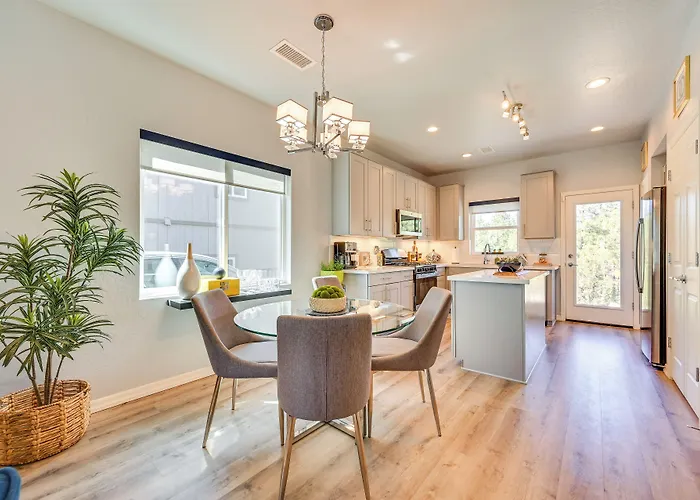 Modern Vacation W/ 2 Living Areas * Flagstaff
